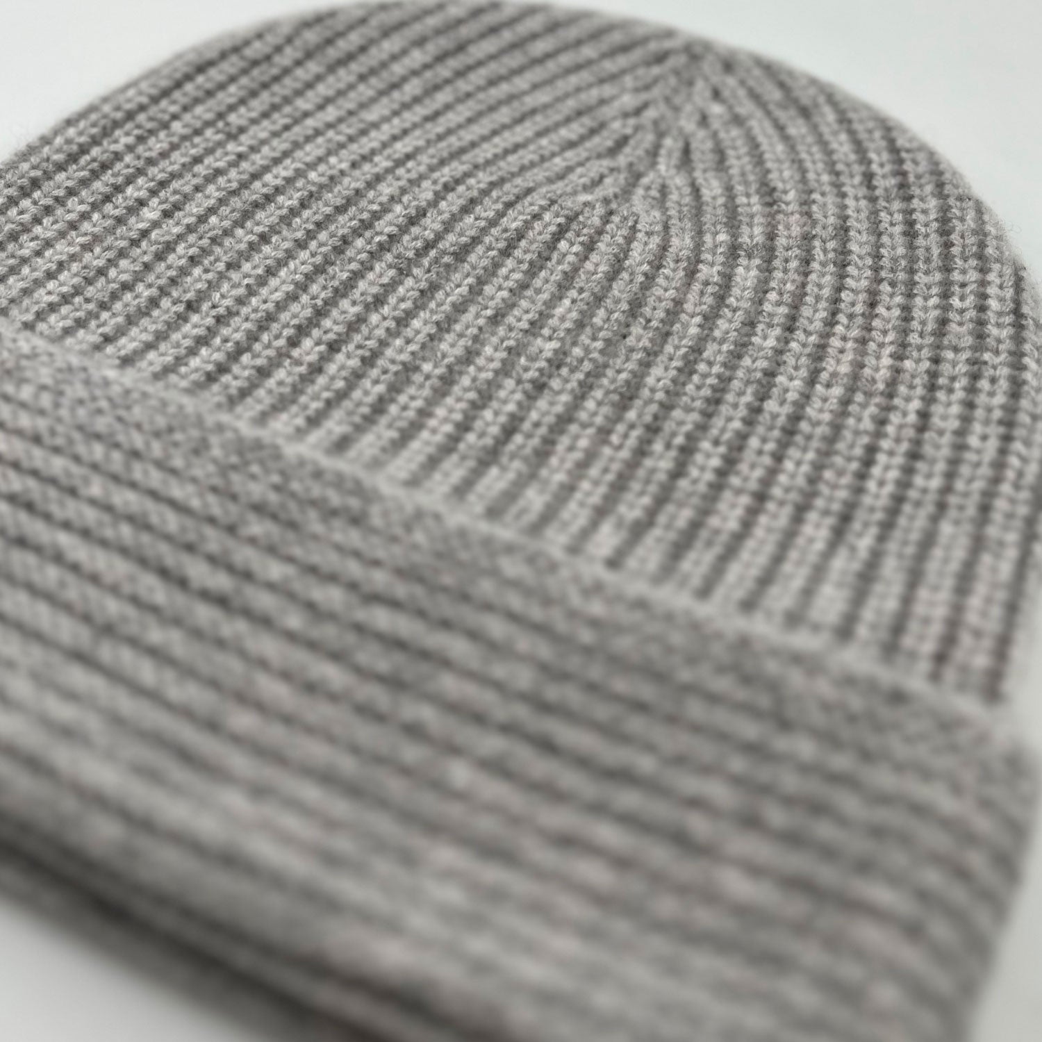 The Cocoon Cashmere Beanie | Heather Grey