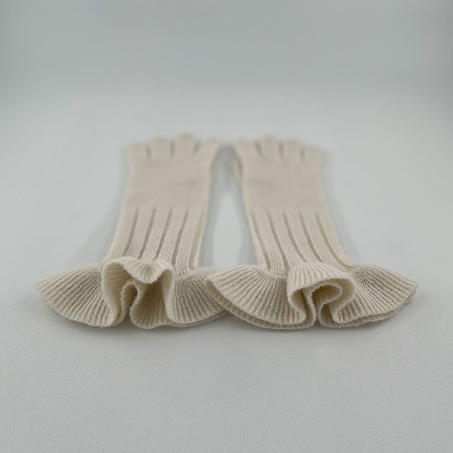 The Ruffle Cashmere Gloves | Cream