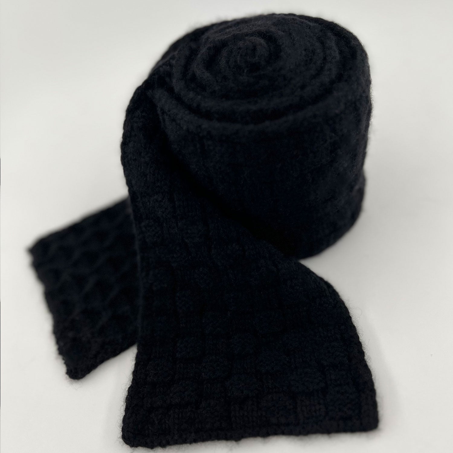 The Roll Cashmere Scarf | Black