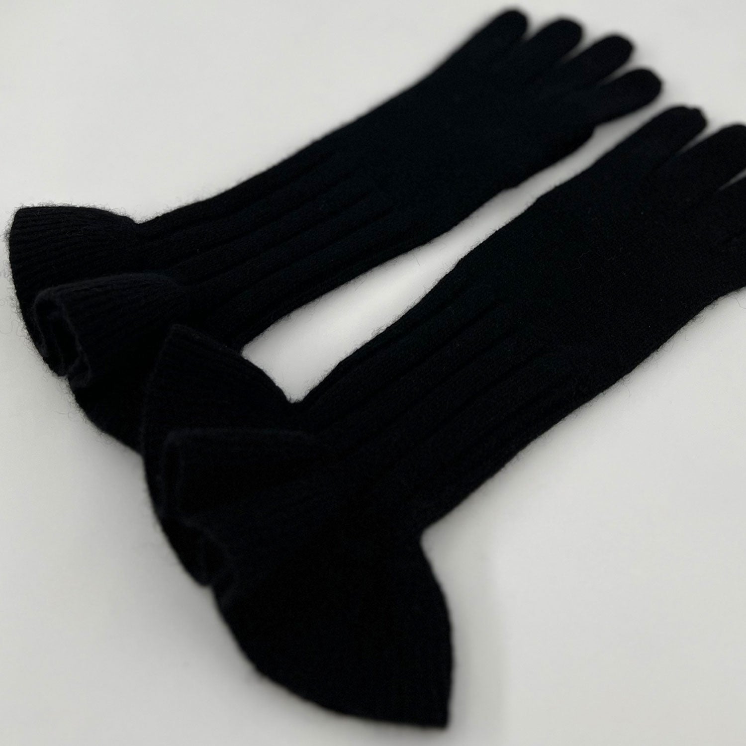 The Ruffle Cashmere Gloves | Black